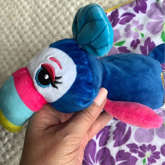 Cutetitos Islanditos Vasuc Fun Toucanito Plush Bird Stuffed Animal Toy with Wrap - Picture 5 of 14